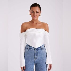 Meshki Giselle Satin Off Shoulder Top - White
Size: M